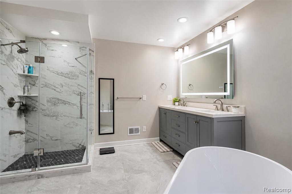 37520 Amber Drive, Farmington Hills, MI 48331 — Photo 33