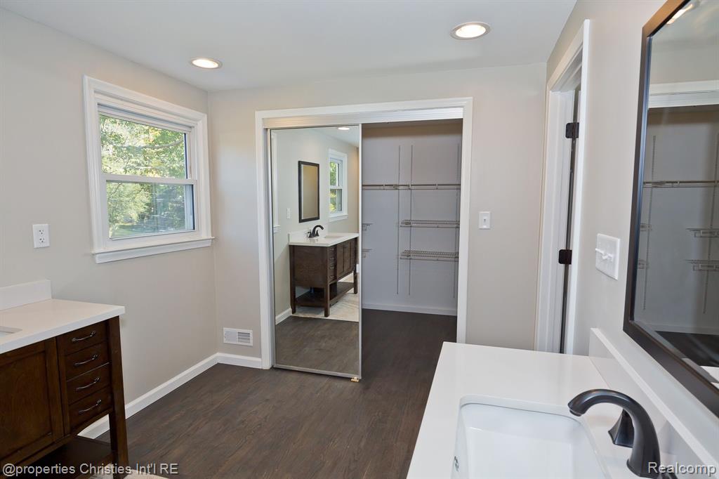 5582 NORTHCOTE, West Bloomfield, MI — Photo 47
