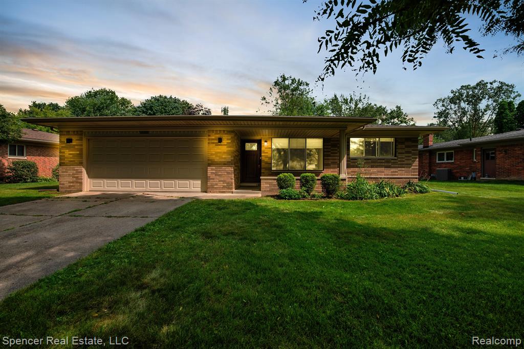 6280 Walker Drive, Troy, MI 48085 — Photo 2