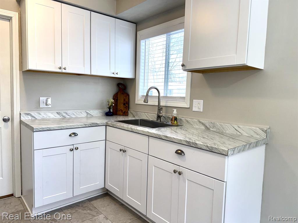 731 Stanley Avenue, Pontiac, MI 48340 — Photo 4