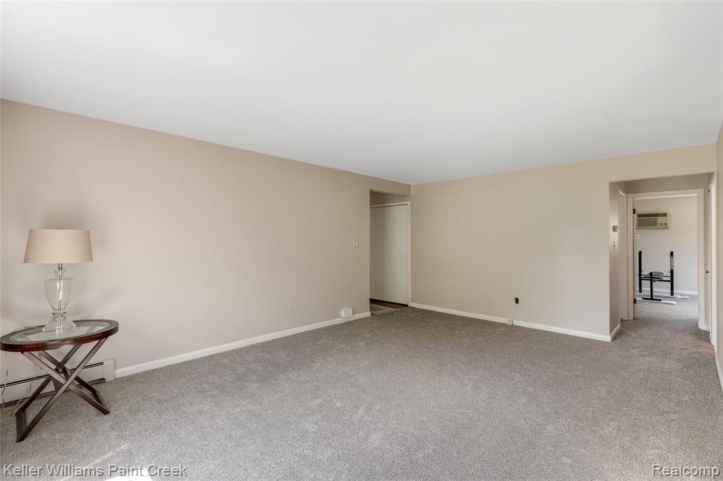 19839 Arthur, 246, Harper Woods, MI 48225 — Photo 8