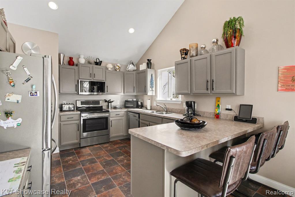 2648 MOREL Drive, Highland, MI 48356 — Photo 6