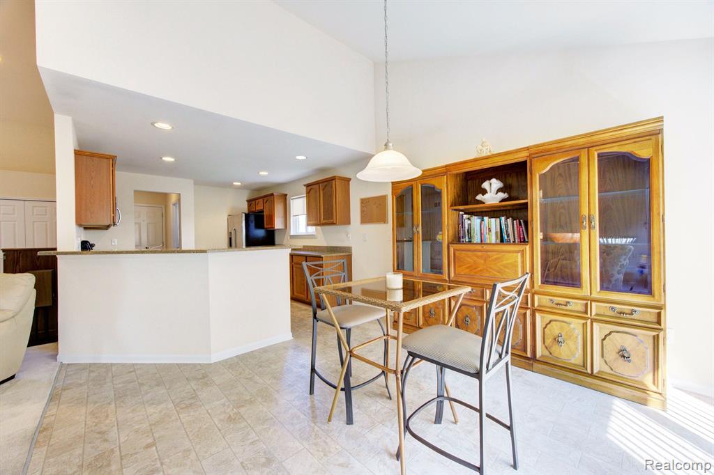 1146 ANDOVER Circle, Commerce Twp, MI 48390 — Photo 8