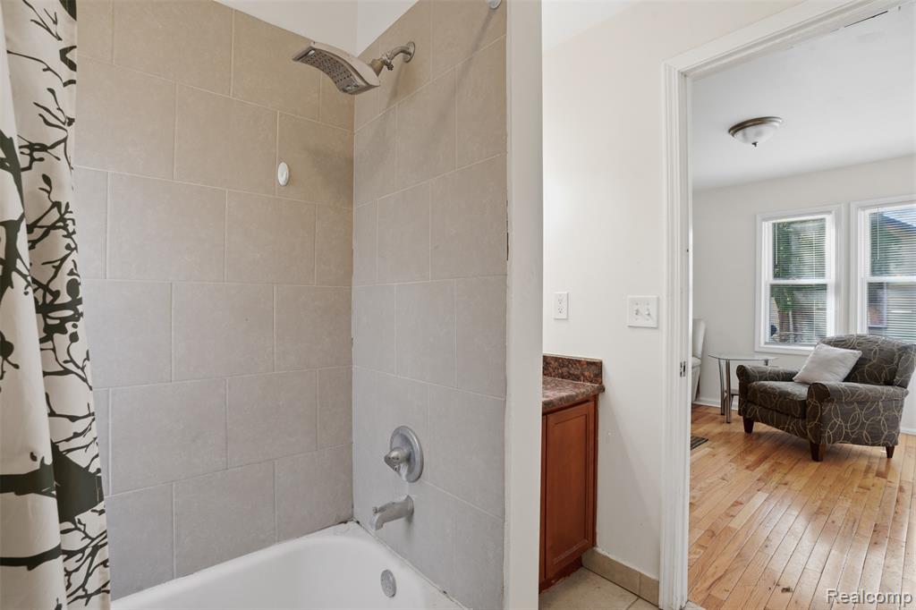 114 Waterly Avenue, Waterford, MI 48328 — Photo 16