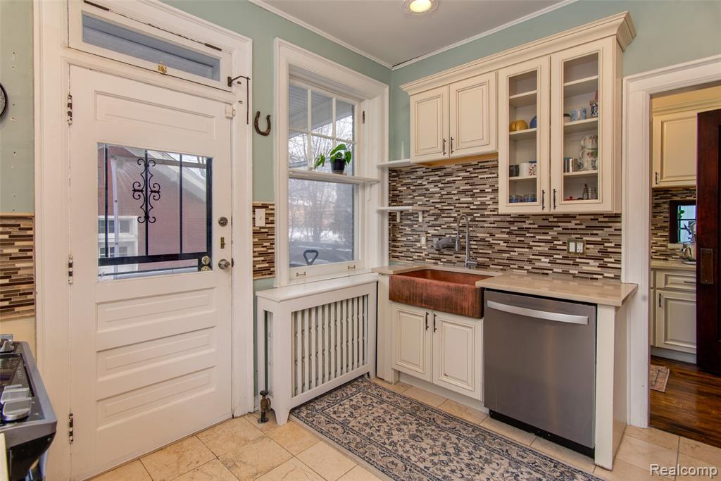 22 Edison Street, Detroit, MI 48202 — Photo 15