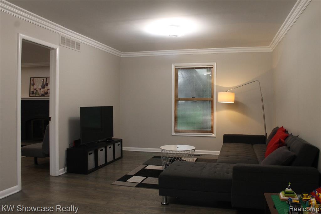 5226 Green Road, West Bloomfield, MI 48323 — Photo 16