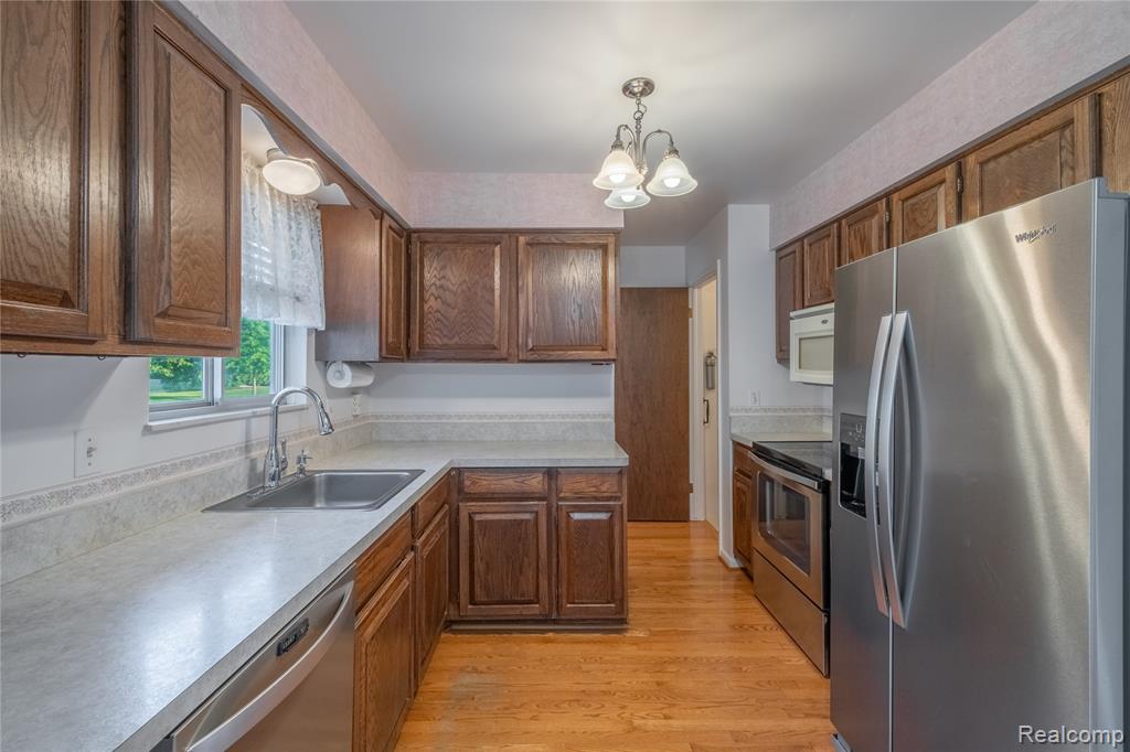 6120 King Arthur Drive, Swartz Creek, MI 48473 — Photo 2