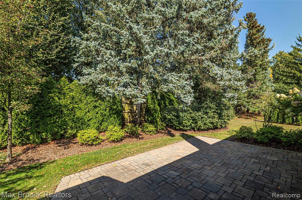 5163 Woodlands Drive, Bloomfield Hills, MI 48302 — Photo 38