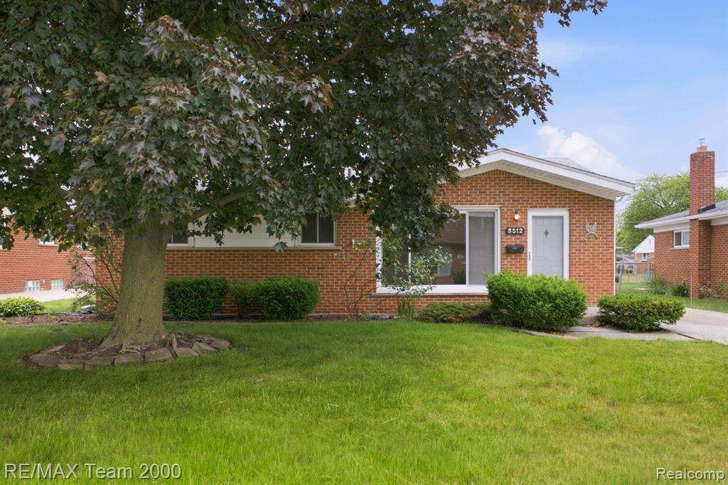 8512 Norborne Avenue, Dearborn Heights, MI 48127 — Photo 2