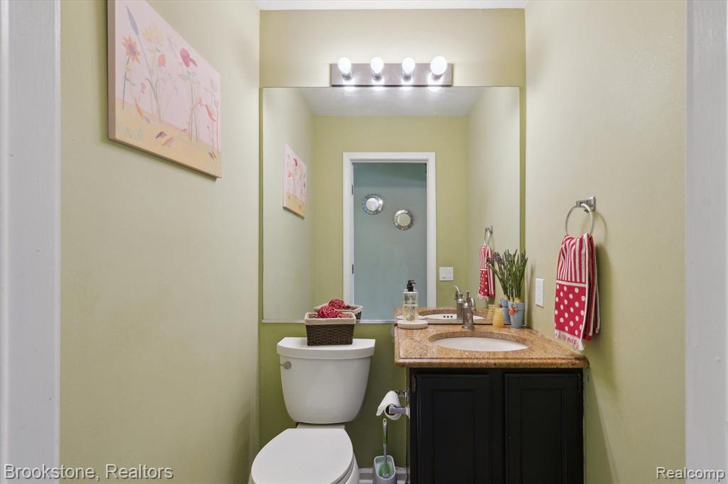 465 THORNRIDGE Drive, Rochester Hills, MI 48307 — Photo 24