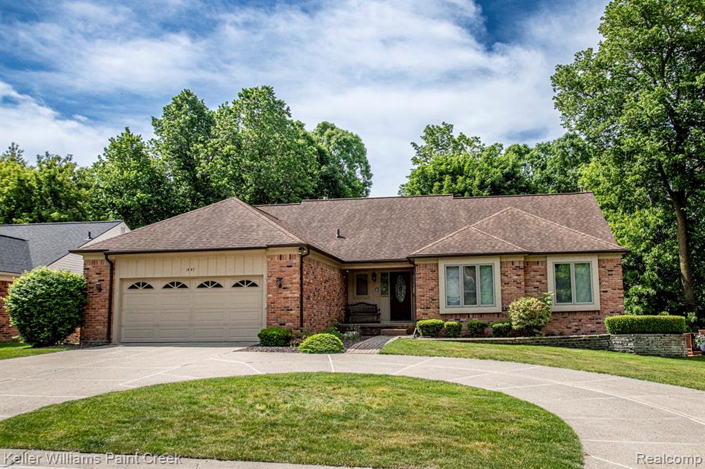 1447 Oakstone Drive, Rochester Hills, MI 48309