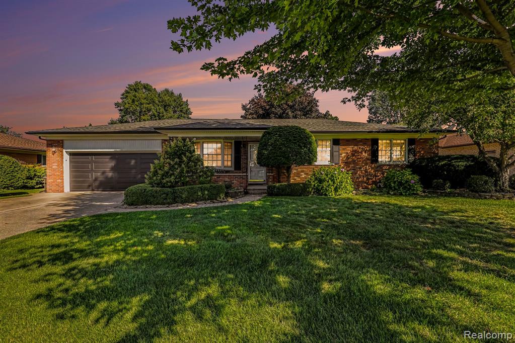 37158 Almont Drive W, Sterling Heights, MI 48310