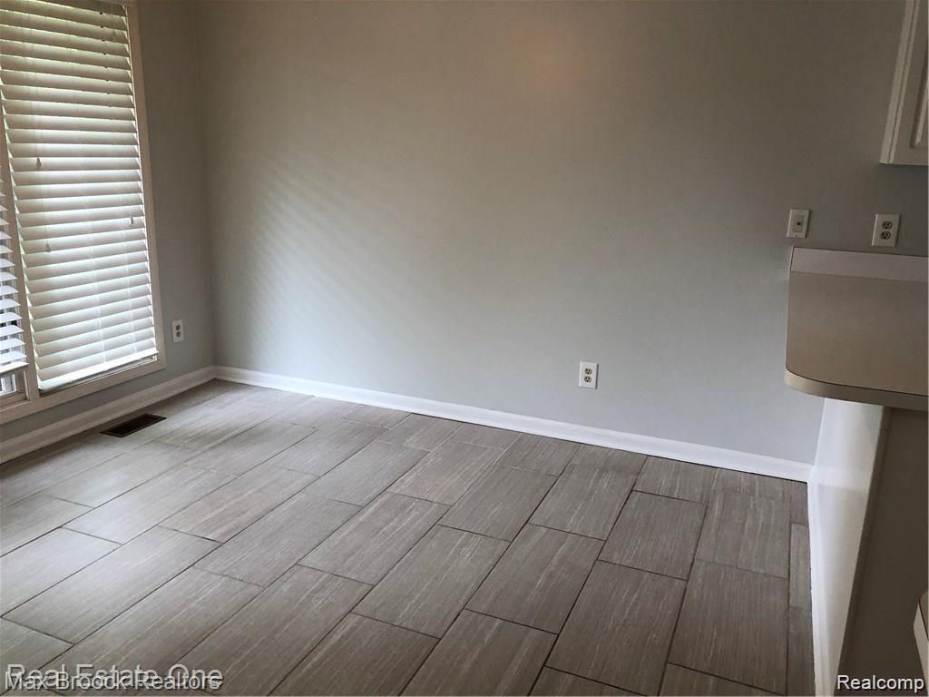 5273 SIMPSON LAKE Road, West Bloomfield, MI 48323 — Photo 9