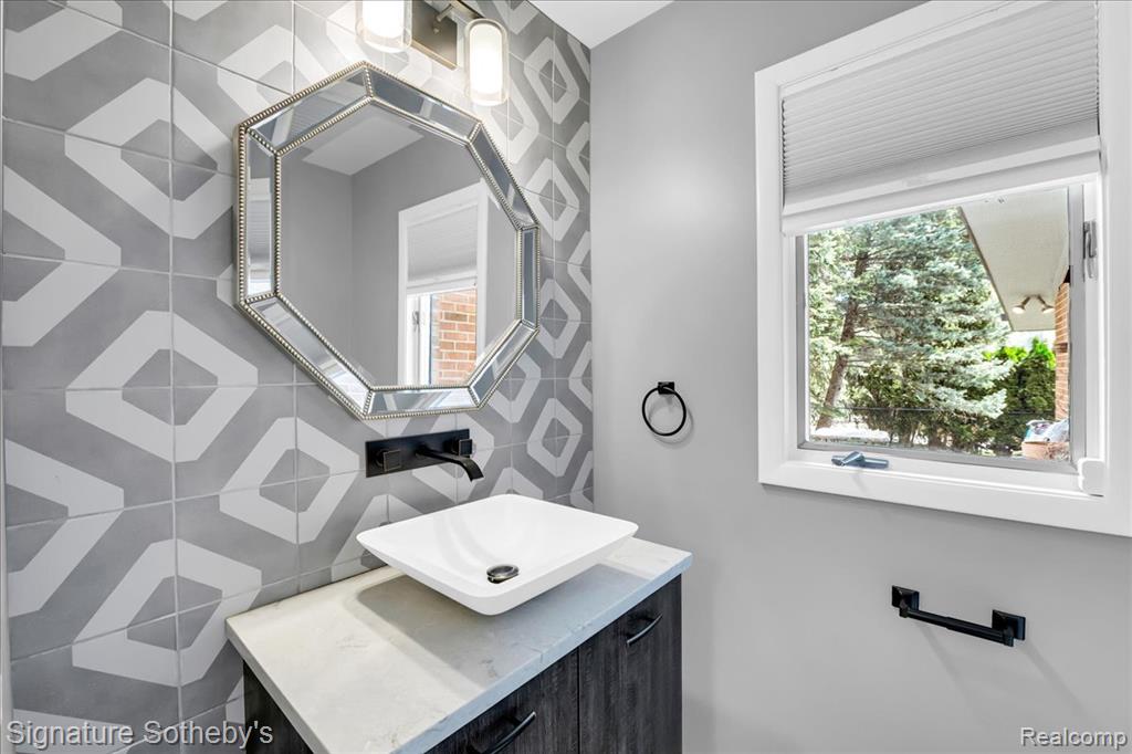 45 Maywood Avenue, Bloomfield Hills, MI 48304 — Photo 11