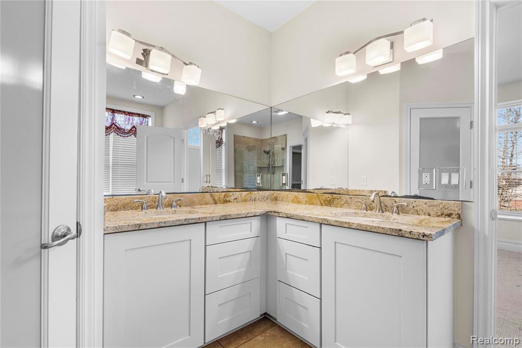 4489 Cedarhill Court, Auburn Hills, MI 48326 — Photo 21