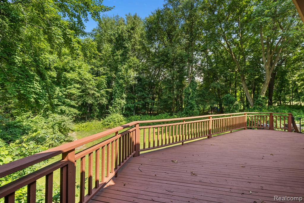8398 ELKRUN Drive, Clarkston, MI 48348 — Photo 29