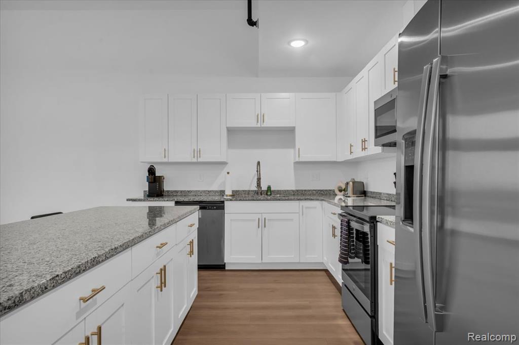 166 OAK Street, Wyandotte, MI, 48192