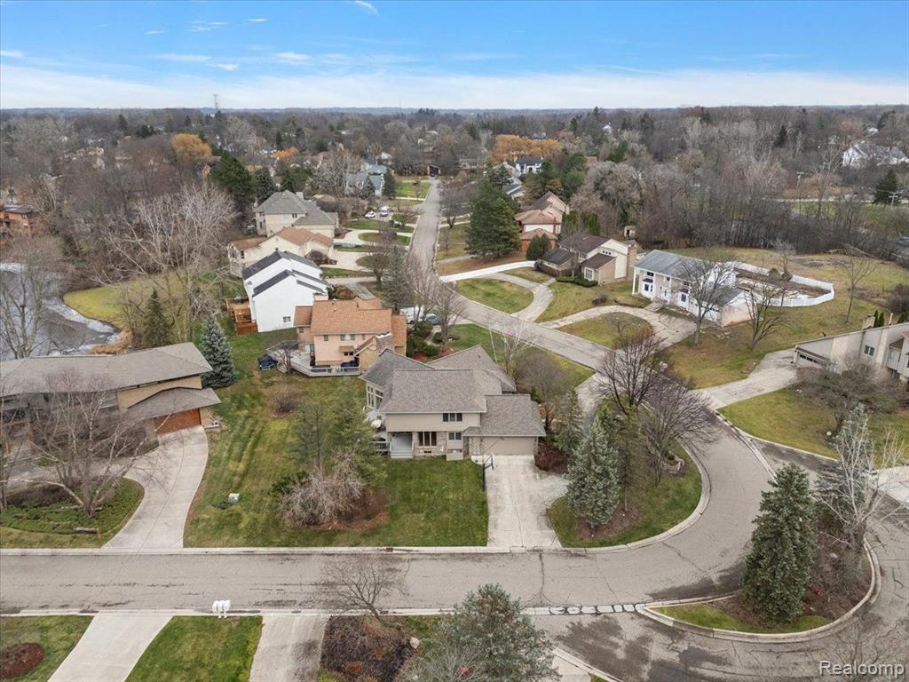 5385 POND BLUFF Drive, West Bloomfield, MI 48323 — Photo 85