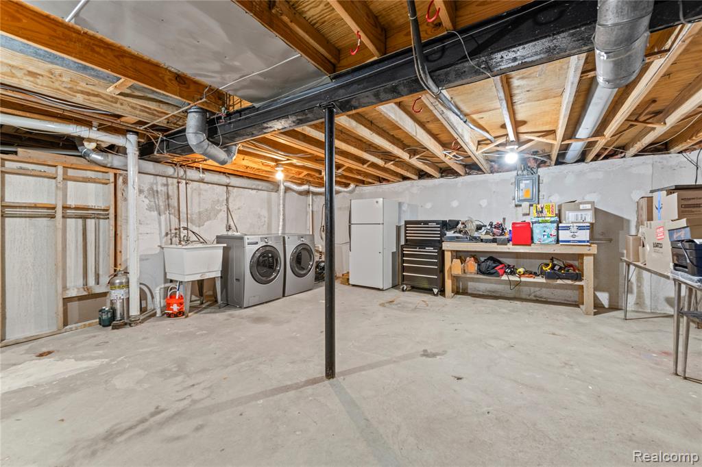 25419 Montebello Drive, Woodhaven, MI 48183 — Photo 20
