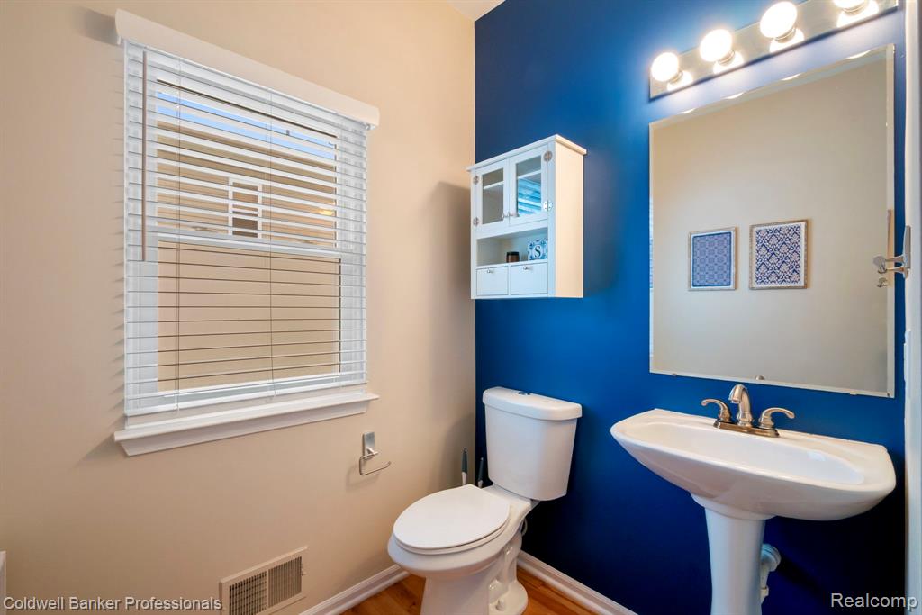 8525 Barrington Drive, Ypsilanti, MI 48198 — Photo 14