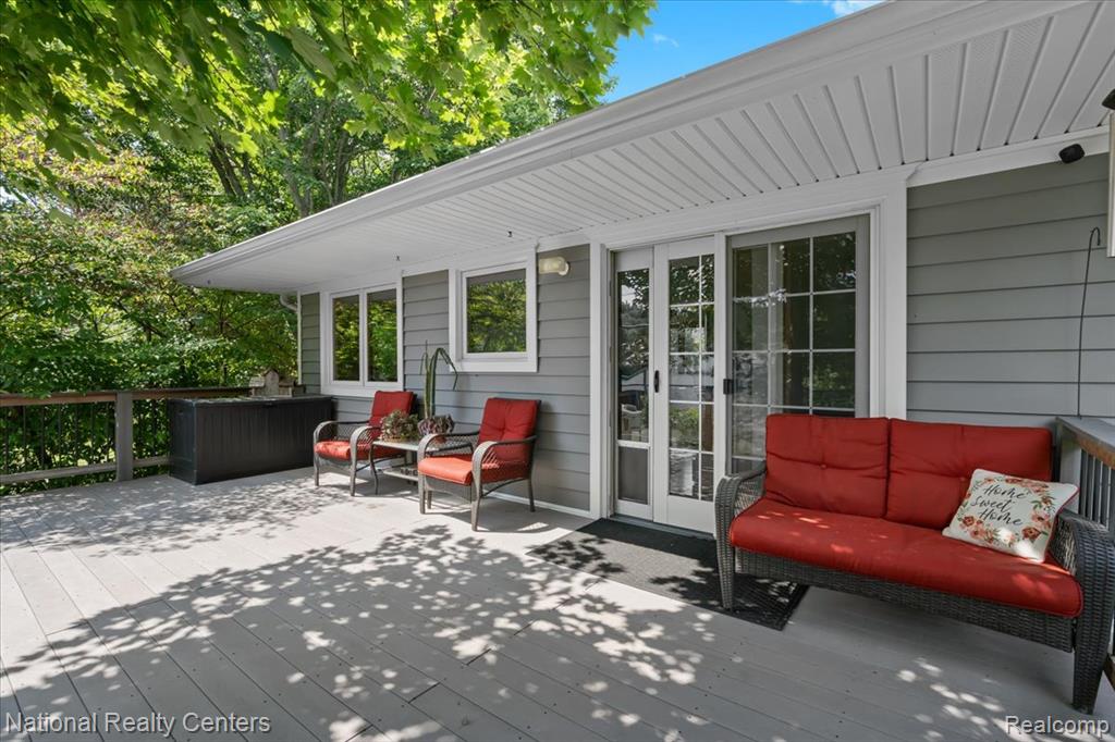 1785 Middle Road, Highland, MI — Photo 32