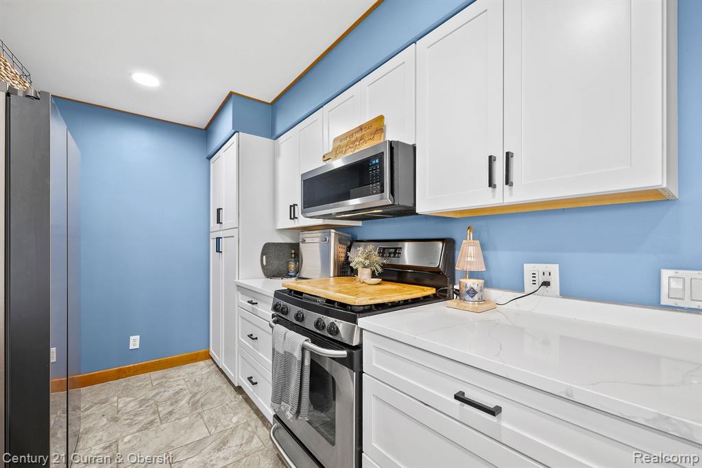 417 CHICAGO Drive, Howell, MI 48843 — Photo 22