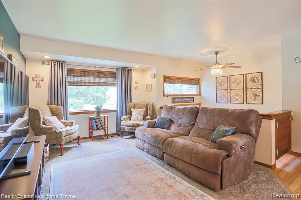 2687 Los Angeles Drive, Wolverine Lake, MI 48390 — Photo 10