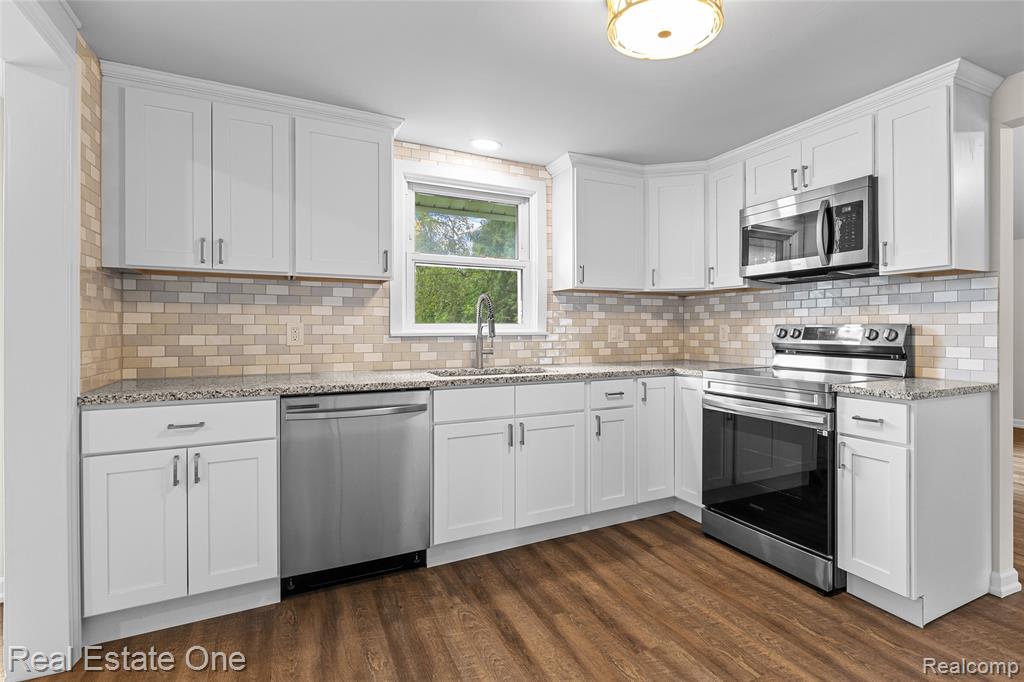 708 Birmingham Street, Lake Orion, MI 48362 — Photo 10
