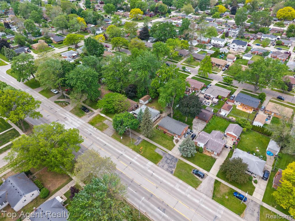 9319 MERRIMAN Road, Livonia, MI 48150 — Photo 33