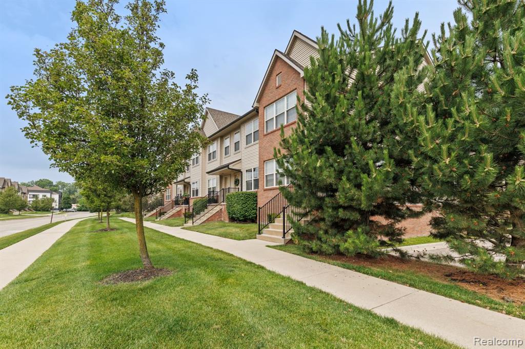 45732 UTICA PARK Boulevard, Utica, MI 48315 — Photo 25