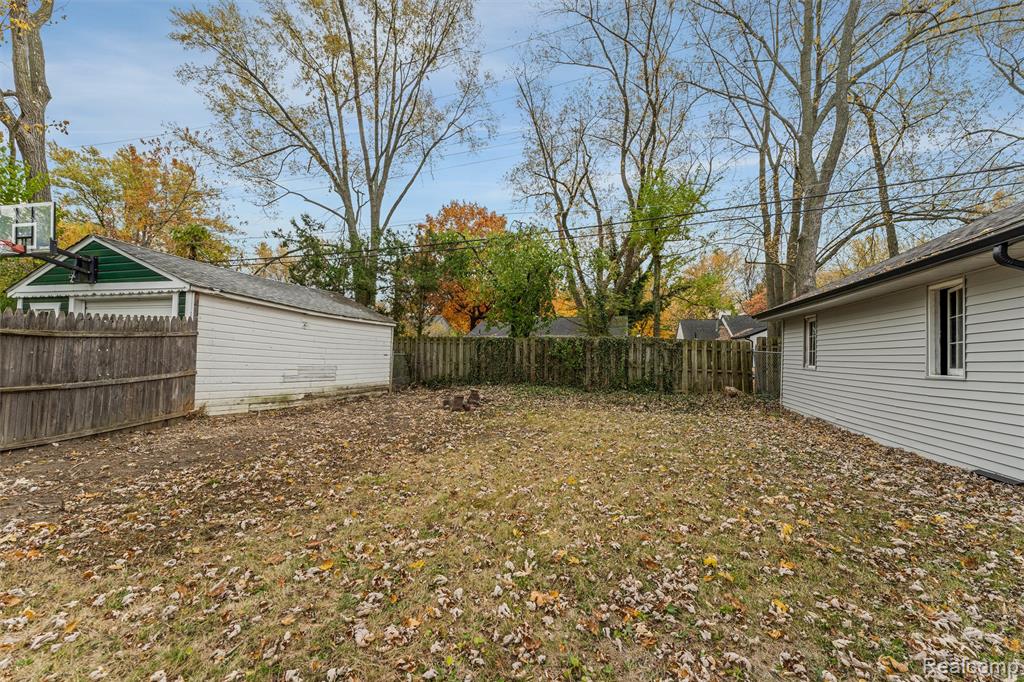 15751 W 14 Mile Road, Beverly Hills, MI 48025 — Photo 19