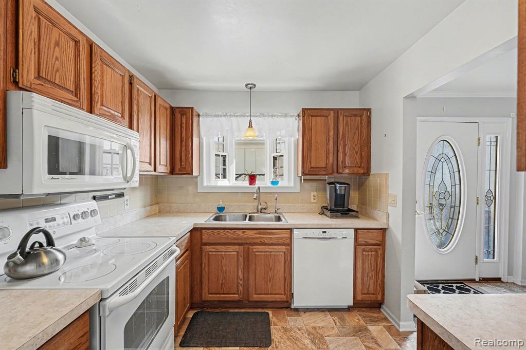 11869 Shenandoah Drive, 4, South Lyon, MI 48178 — Photo 7