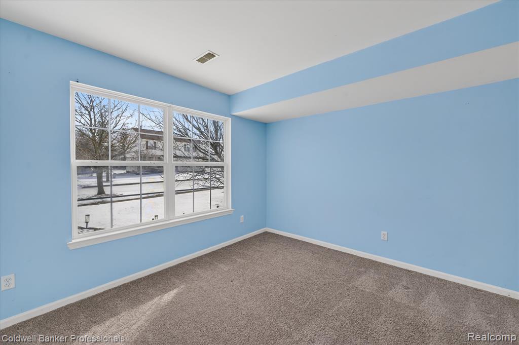 639 Andover Woods Drive, Fenton, MI 48430 — Photo 18