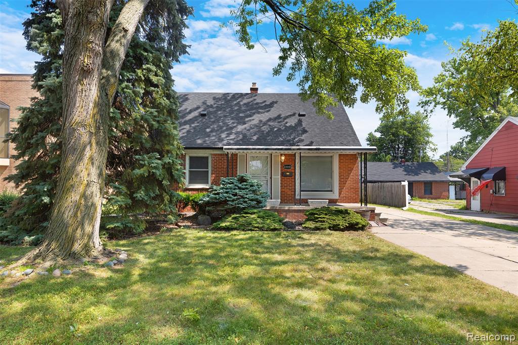 22225 E 10 Mile Road, Saint Clair Shores, MI 48080