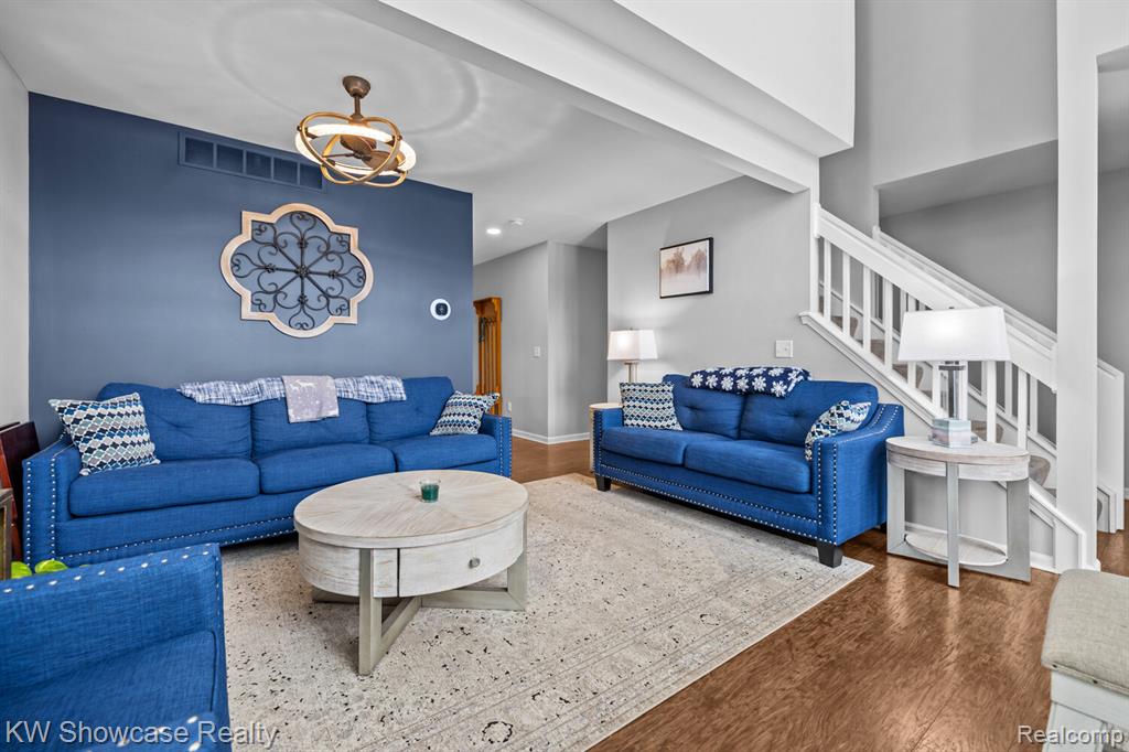 4687 Fairway Court, Waterford, MI 48328 — Photo 7