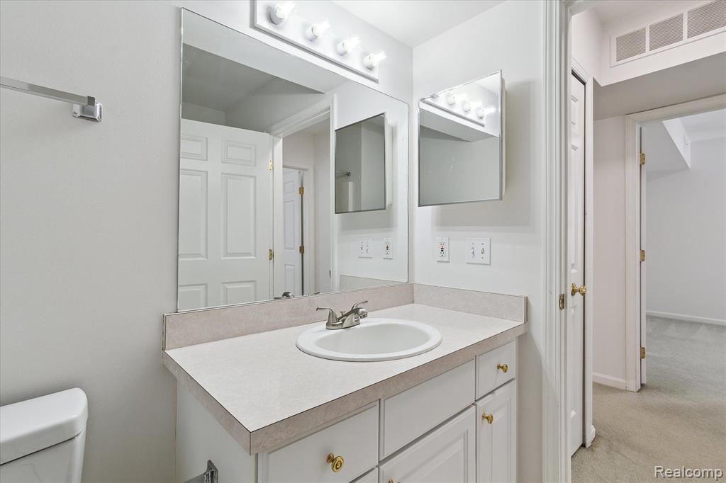 2670 S KNIGHTSBRIDGE Circle, Ann Arbor, MI 48105 — Photo 24