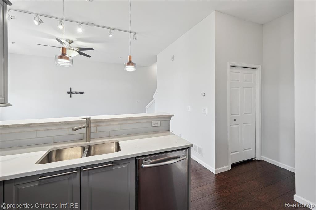 39771 ROCKCREST Circle, Northville, MI — Photo 15