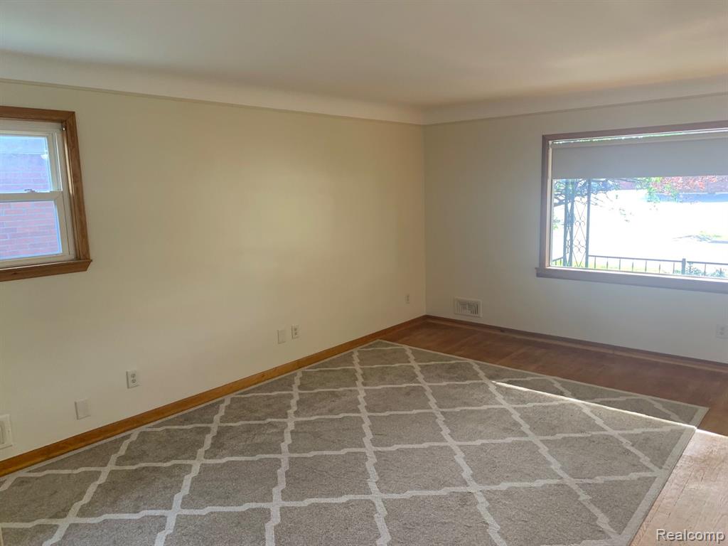 9211 LAURENCE Avenue, Allen Park, MI 48101 — Photo 7