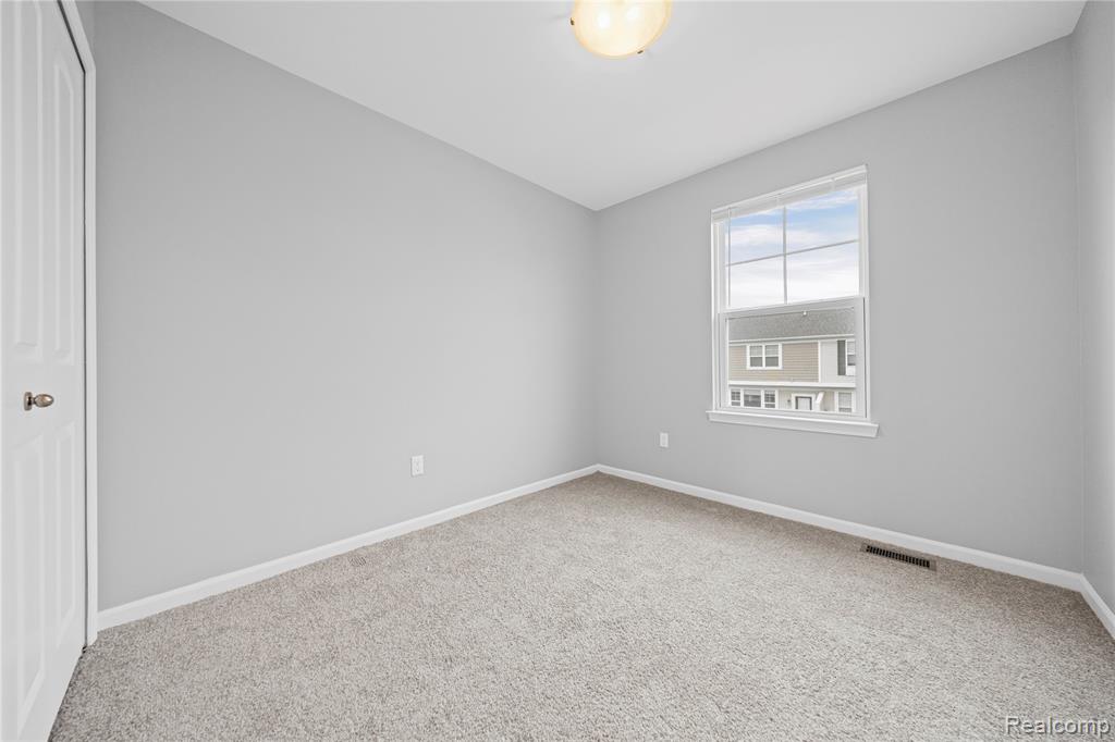4592 Bradley Circle, Troy, MI 48085 — Photo 16