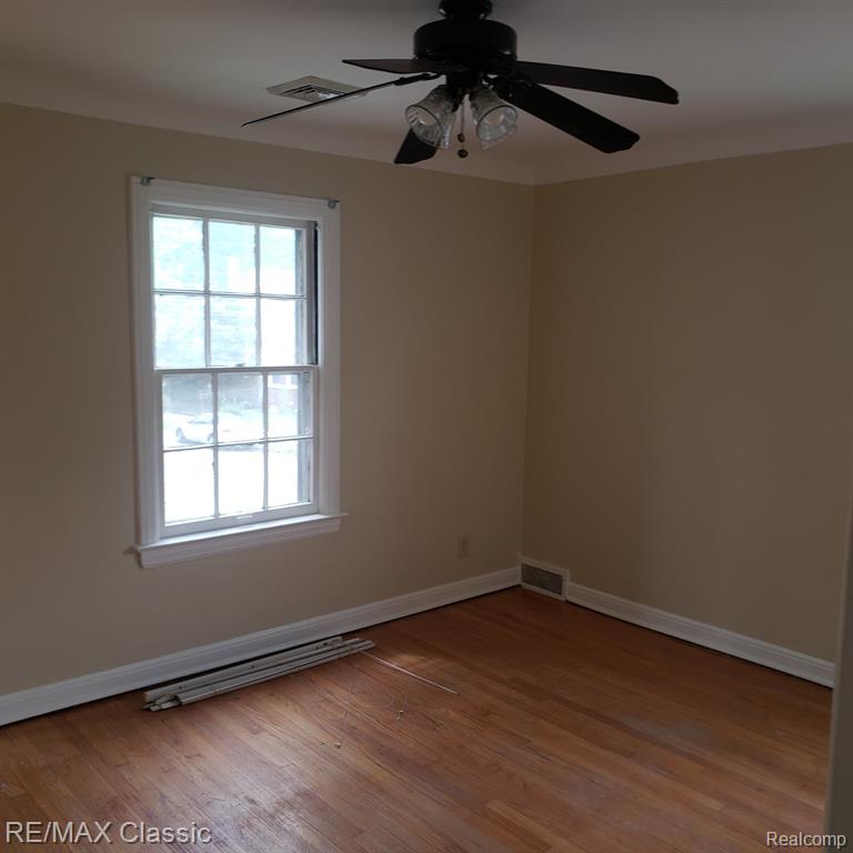 16215 and 16217 Greenview Avenue, Detroit, MI 48219 — Photo 18