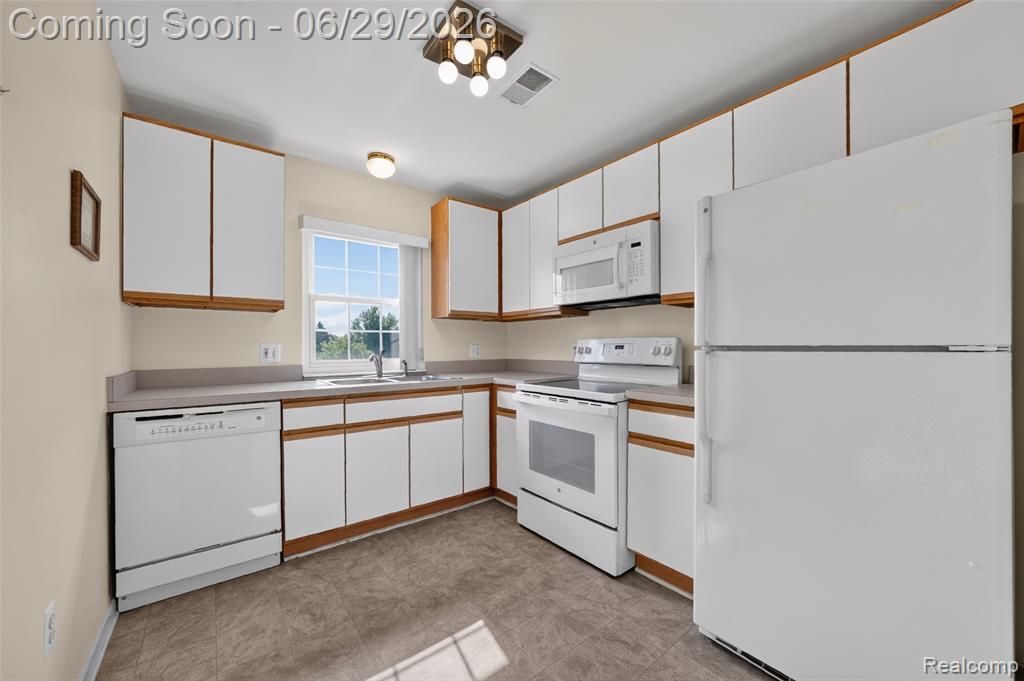 54726 Monarch Drive, Utica, MI 48316 — Photo 14