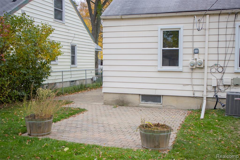 912 N Edison Avenue, Royal Oak, MI 48067 — Photo 24