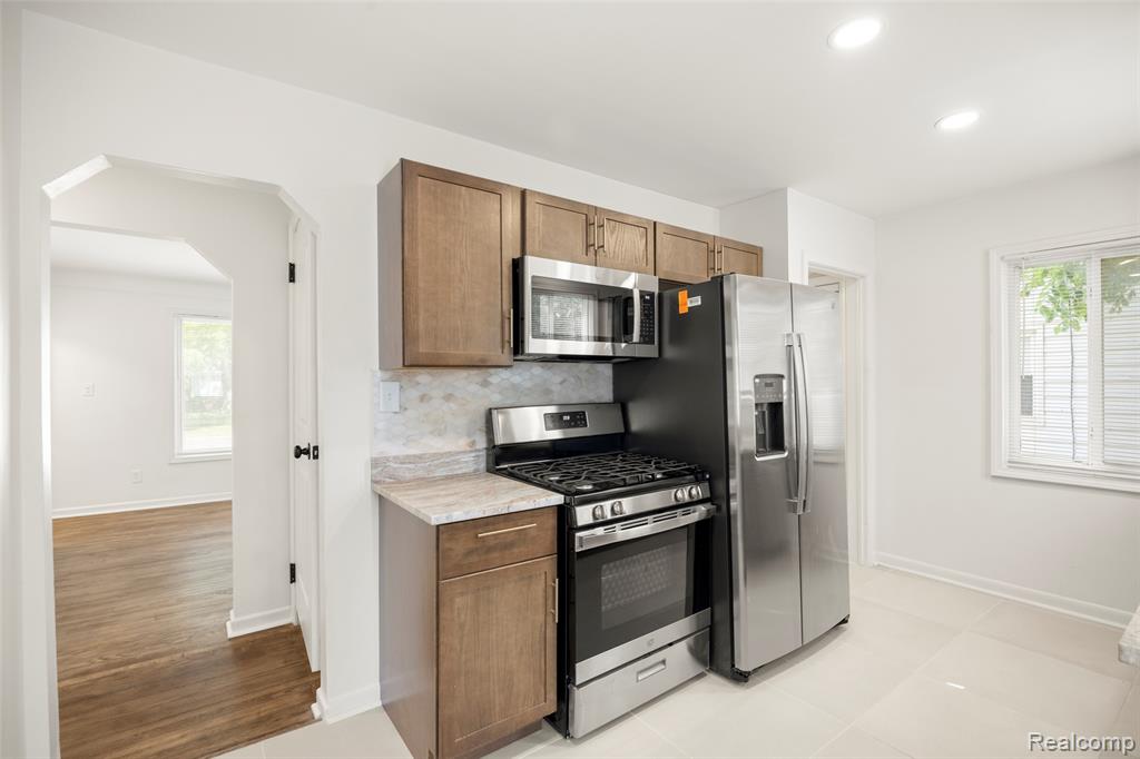 24691 Kipling Street, Oak Park, MI 48237 — Photo 7