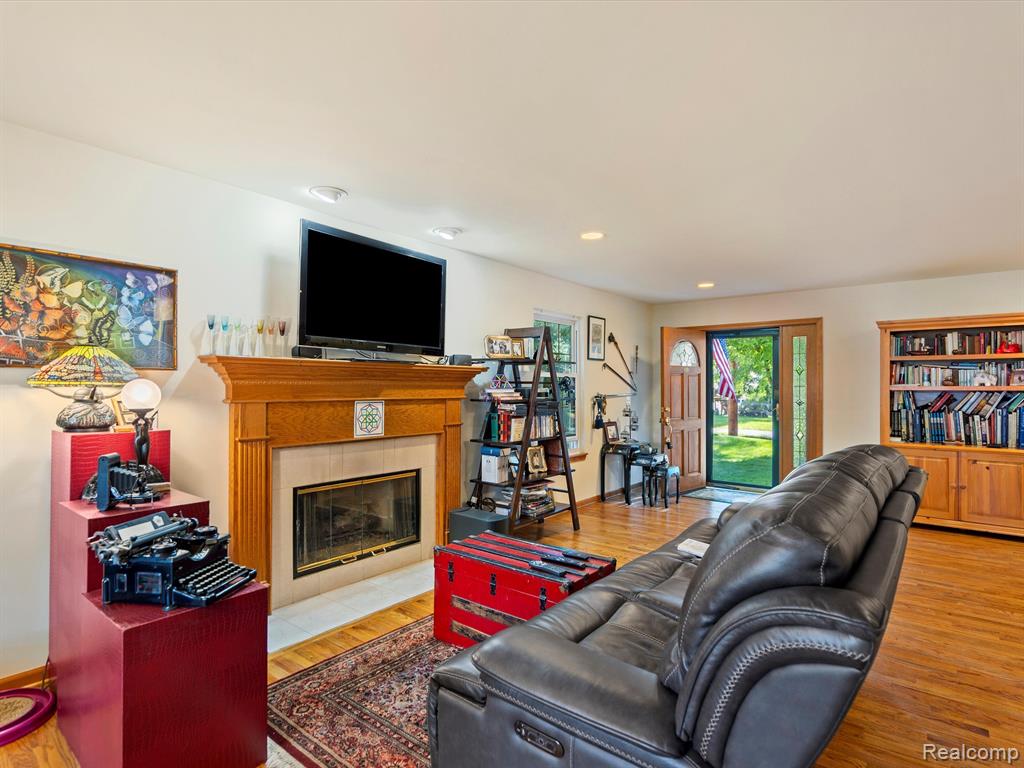 62 S WASHINGTON Street, Lake Orion, MI 48362 — Photo 5