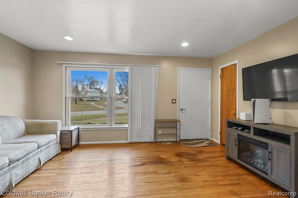 4550 JUSTINE Street, Shelby Twp, MI 48317 — Photo 9