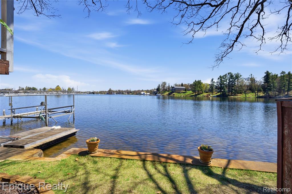 423 Shady Oaks Street, Lake Orion, MI 48362 — Photo 27