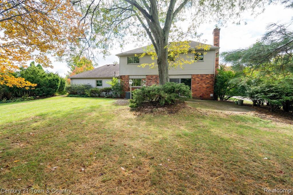 16436 OLD BEDFORD Road, Northville, MI 48168 — Photo 4
