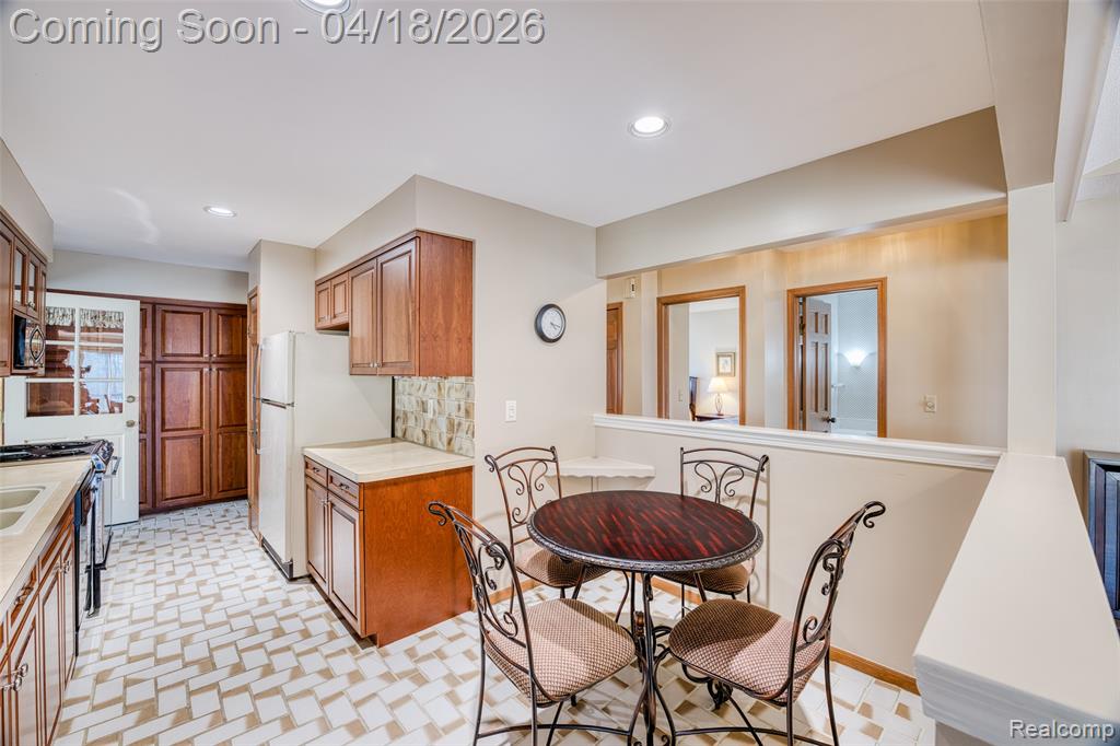 35631 Heritage Lane, Farmington, MI 48335 — Photo 11