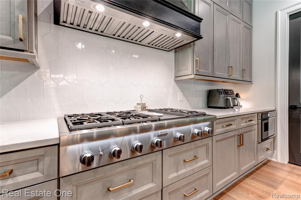 3370 Bloomcrest Drive, Bloomfield Hills, MI, 48304