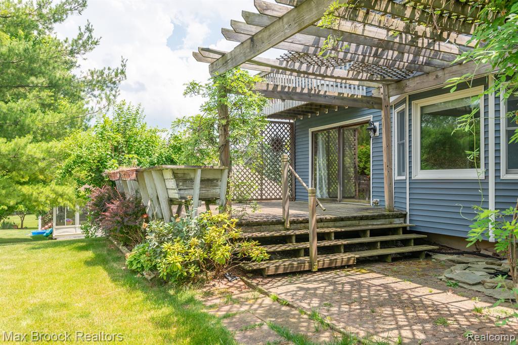 54320 BELCREST Drive, Milford, MI 48381 — Photo 46